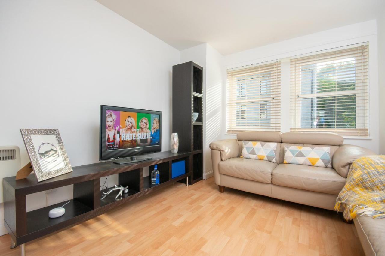 Dwellcome Home Ltd 2 Bedroom King & Double Central Apartment, Free Allocated Barrier Secured Parking Space At Rear Entrance & Fast Wifi, Ideal For Long Term Contractor, Corporate, Etc Stays, Regular Housekeeping Option - See Our Site For Assurance Aberdeen Exterior photo