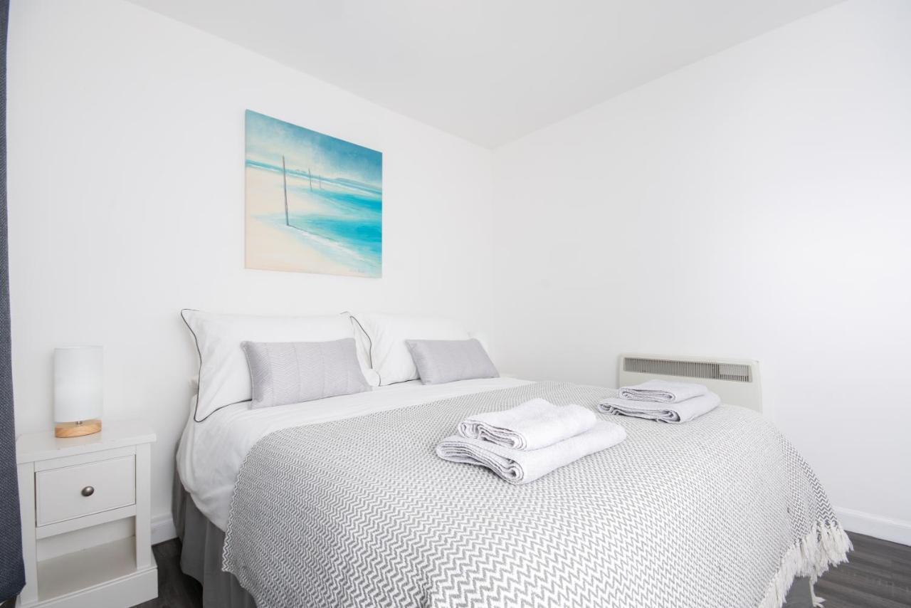 Dwellcome Home Ltd 2 Bedroom King & Double Central Apartment, Free Allocated Barrier Secured Parking Space At Rear Entrance & Fast Wifi, Ideal For Long Term Contractor, Corporate, Etc Stays, Regular Housekeeping Option - See Our Site For Assurance Aberdeen Exterior photo